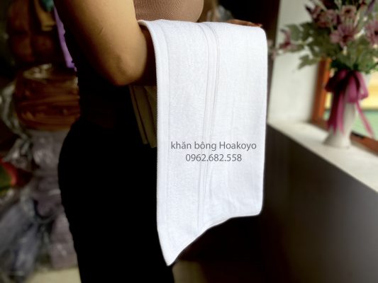 khăn tắm trắng khách sạn