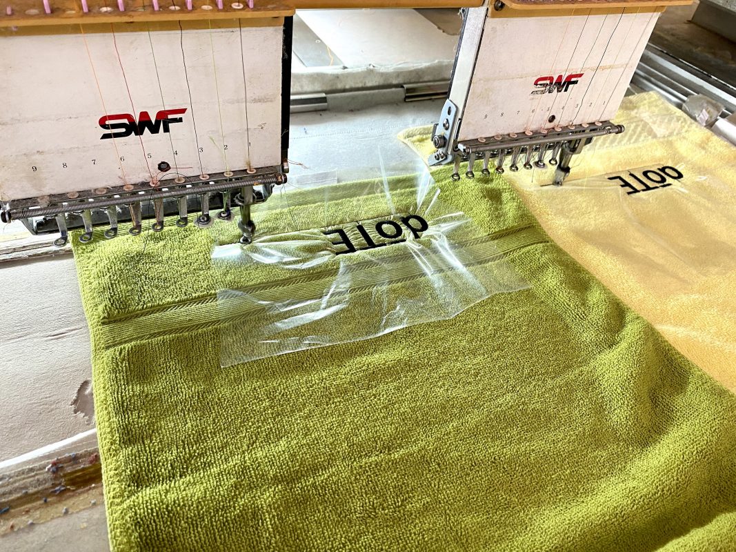 khăn thêu logo thêu khăn bông